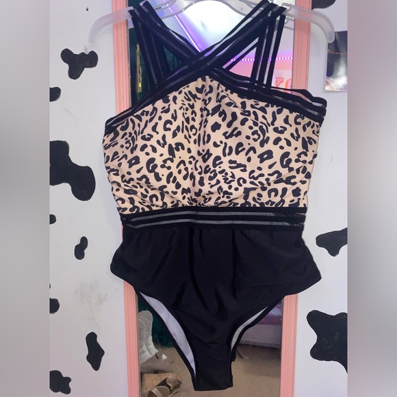 leopard halter top one piece size XL - Picture 5 of 5